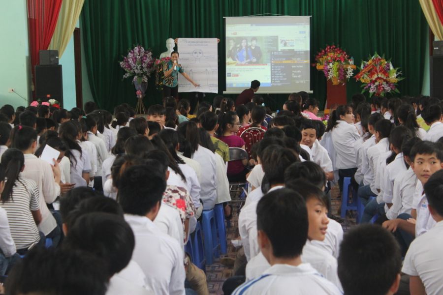 CB TTYT TUYÊN TRUYỀN CHO HỌC SINH VỀ SỨC KHỎE SINH SẢN VỊ THANH NIÊN