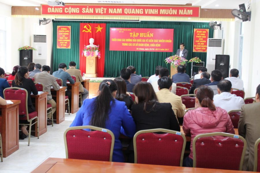 BS Nguyễn Đình Dích, Phó Giám đốc Sở Y tế khai mạc lớp tập huấn.
